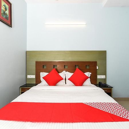 Отель Balaji Grand Какинада Экстерьер фото