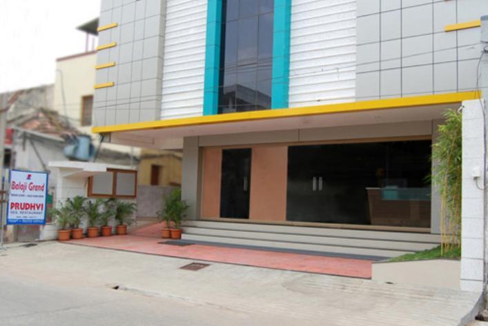 Отель Balaji Grand Какинада Экстерьер фото