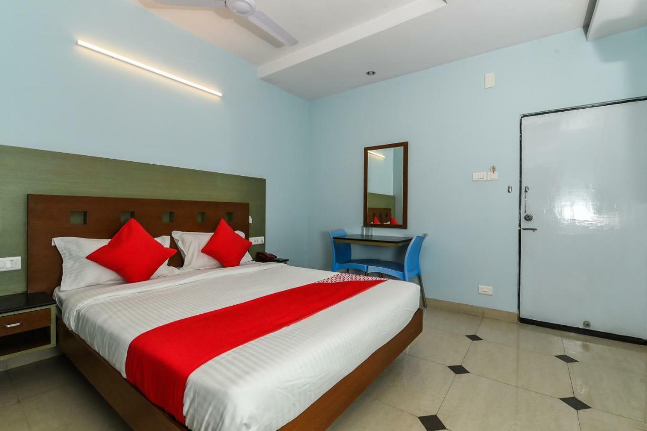 Отель Balaji Grand Какинада Экстерьер фото