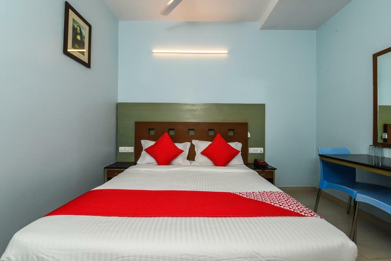 Отель Balaji Grand Какинада Экстерьер фото